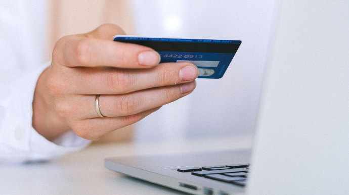 Dünən bank kartlarından 21 mindən çox pul oğurlandı   - FOTO