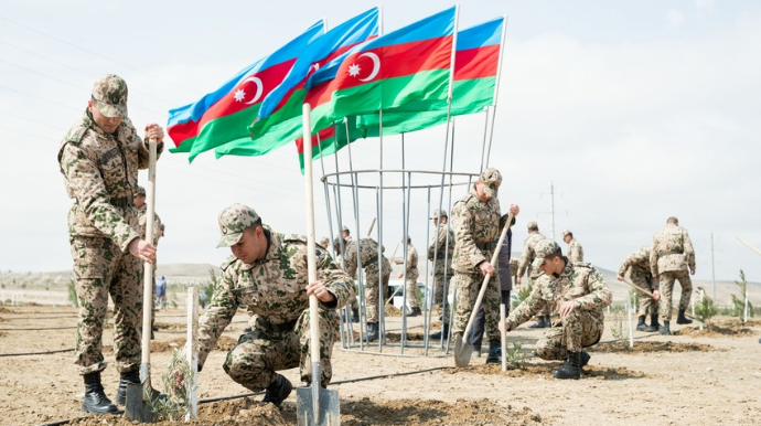 DİN əməkdaşları Heydər Əliyevin 100 illik yubileyi ilə bağlı ağacəkmə aksiyası keçirib  - FOTO - VİDEO