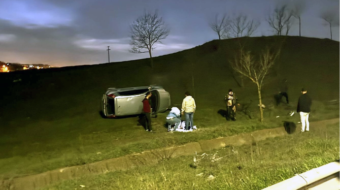 Sərxoş vəziyyətdə qəza törədib avtomobili aşırdı – Beşinci dəfə içkili tutulan ... - VİDEO 