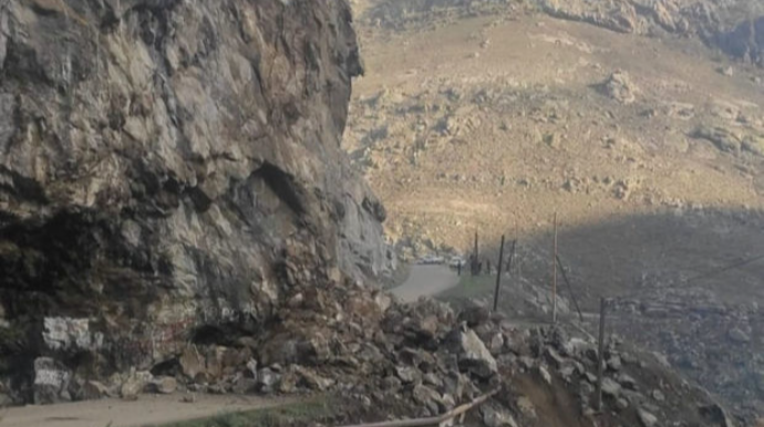 В результате камнепада перекрыта дорога Лерик-Кельвез