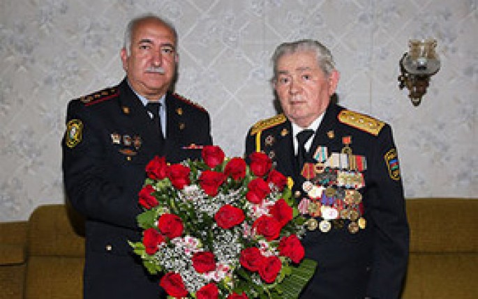 Ramil Usubov 9 May - Qələbə Günü münasibətilə polis veteranlarını təltif edib