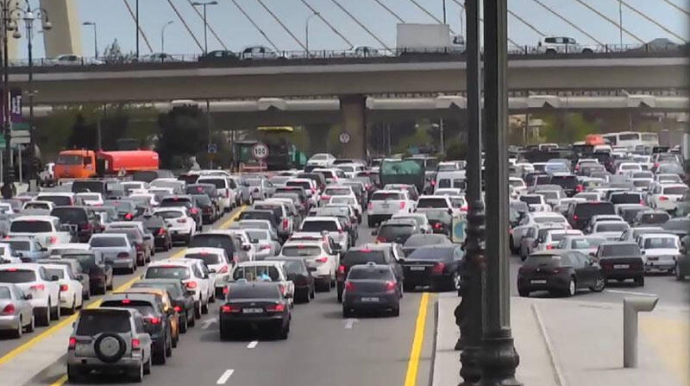 Paytaxtda tıxacdan qurtulmağın yolları: TƏKLİFLƏR VAR 