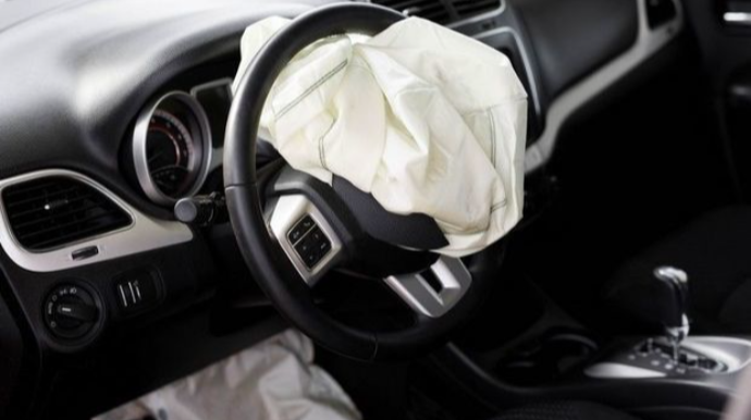 Bakıda iki avtomobil toqquşdu: ər-arvad yaralandı 