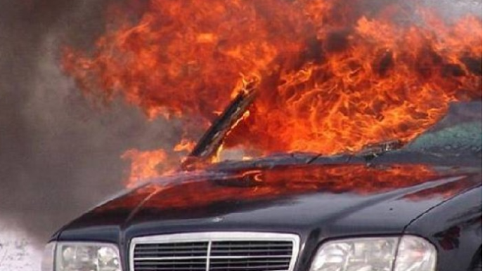 Kürdəmirdə avtomobil yandı - VİDEO 