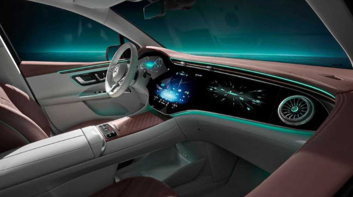 "Mercedes-Benz EQE SUV" krossoverinin interyerini nümayiş etdirib   - FOTO