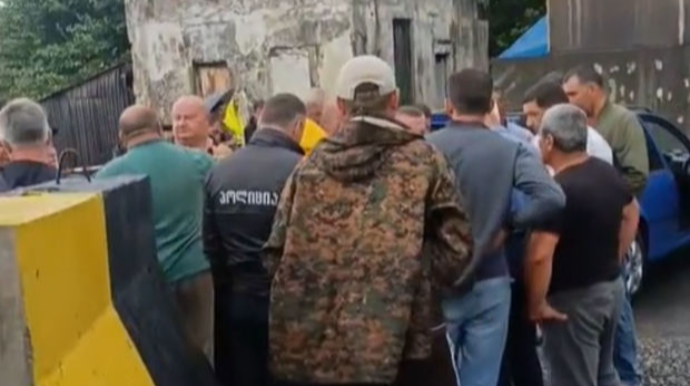 Gürcüstanda özbaşınalıq:  Üç gündür limanda azərbaycanlıların yolunu niyə kəsiblər?   - VİDEO