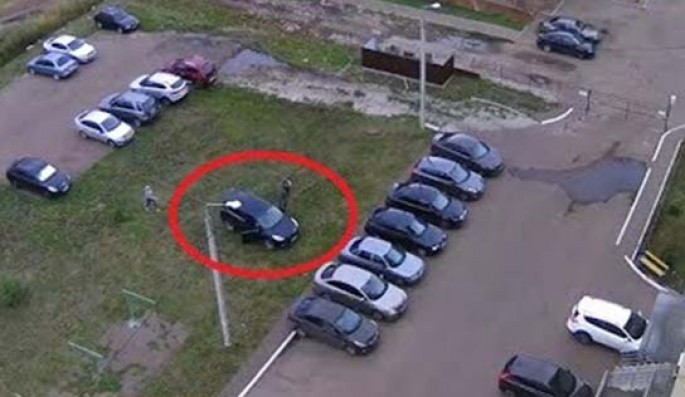 Sürücüdən “qaçan” avtomobil 3 maşına ziyan vurdu - VİDEO