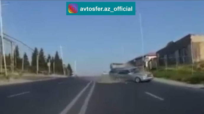 Novxanıda "Mercedes" və "KİA"nın toqquşma anı - DƏHŞƏTLİ VİDEO