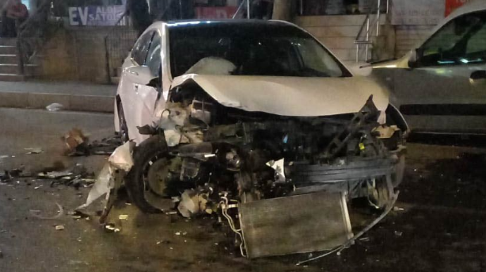 В Баку столкнулись три автомобиля, есть пострадавший - ФОТО