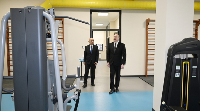 Prezident “Vətən”  İdman Liseyində yaradılan şəraitlə tanış oldu - FOTOLAR 