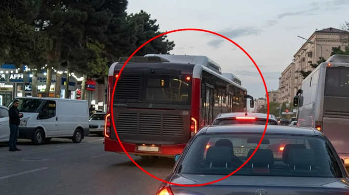 Sumqayıtda sərnişin avtobusu əks hərəkət zolağına çıxaraq təhlükə yaratdı - ANBAAN VİDEO     - YENİLƏNİB