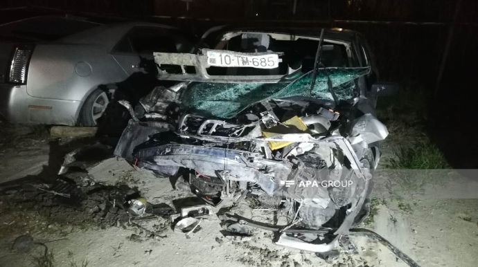 Sumqayıtda  "BMW" "KamAZ"la toqquşdu: şəhid ailəsinin 3 üzvü xəsarət aldı   - FOTO