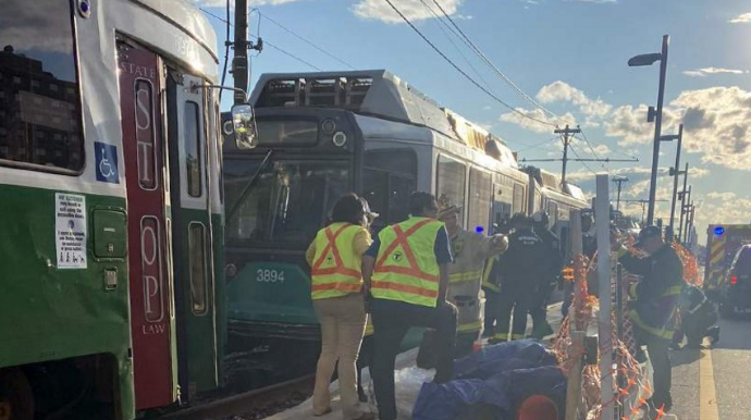 ABŞ-da metro qatarları toqquşub, xəsarət alanlar var  - VİDEO - FOTO
