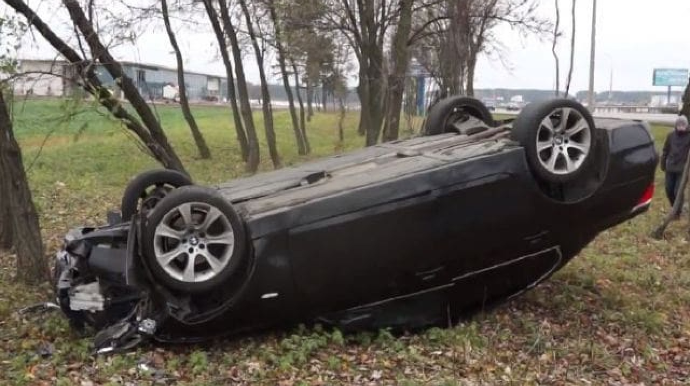 Ağdaşda maşın aşdı, yeniyetmə yaralandı 