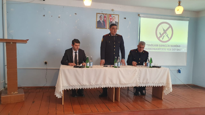 Göygöldə polis rəisi məktəblilərlə görüş keçirib - FOTO