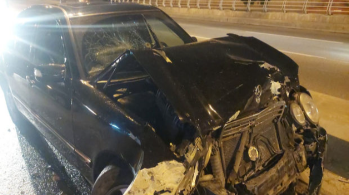 Bakıda iki avtomobil toqquşdu  - FOTO