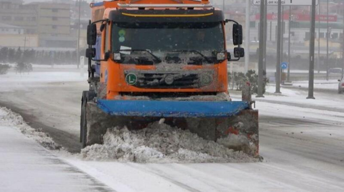 Какова ситуация на дорогах Азербайджана в связи с погодными условиями?