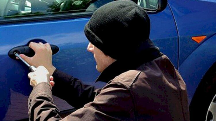 Başqasının maşınını qaçırdı, amma sürməyə macal tapmadı 