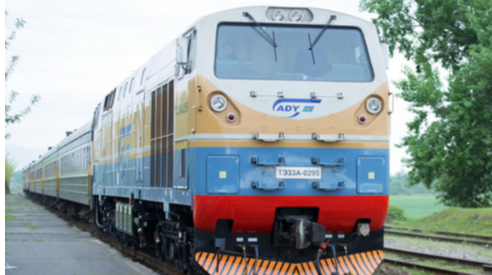 Azərbaycanda dəmir yolu ilə sərnişin və yük daşımaları artıb