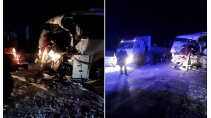 Sərnişin avtobusu "KamAZ"la toqquşdu: ölən və yaralılar var 