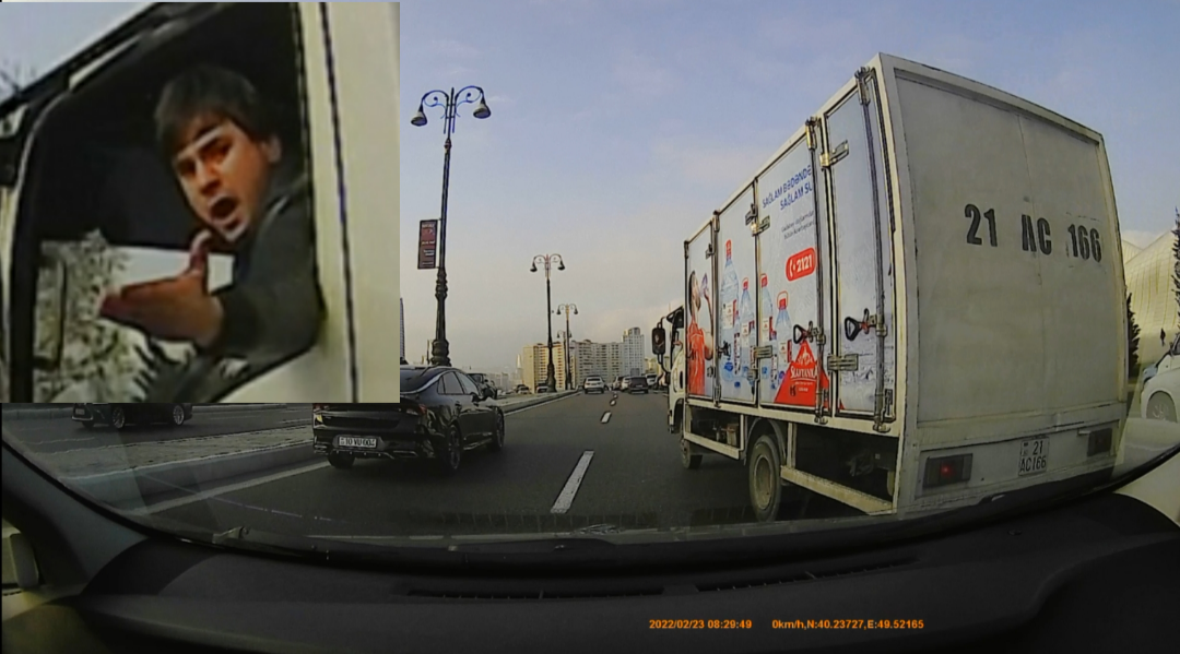 Bakıda "qoçuluq" edən şirkət sürücüsü yolu kəsib görün nə dedi - VİDEO