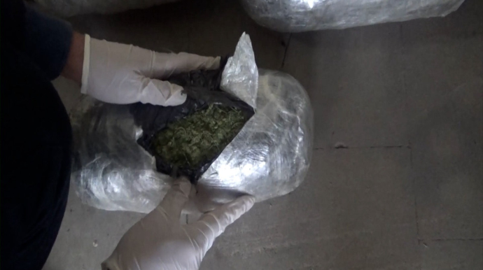 İrandan narkokuryerliyə cəlb olunan qadın tutulub - VİDEO 