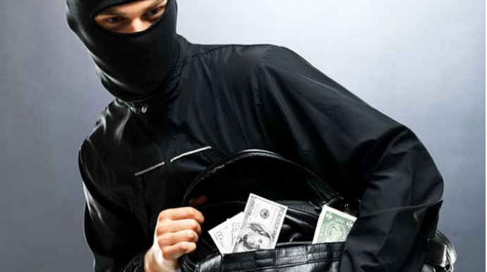 Azərbaycanda bankdan 228 min manat oğurlayan əcnəbiyə hökm oxunub