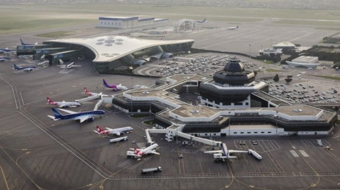 Erməniləri daşıyan təyyarə Bakı hava limanına enib 