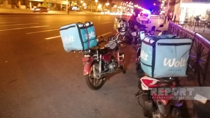 Qırmızı işıqdan keçən motosikletçini avtomobil vurdu - FOTO