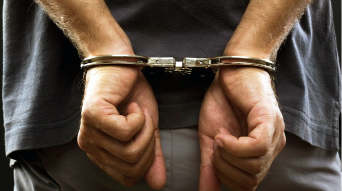 Polis ev və mağazalardan oğurluq edən şəxsi saxlayıb