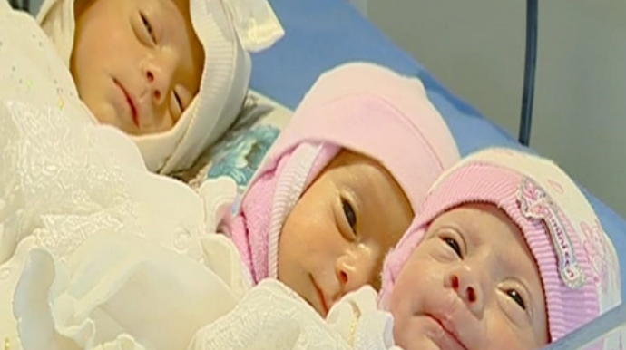 Gəncədə üç qız anasının üçəmi doğuldu - FOTO