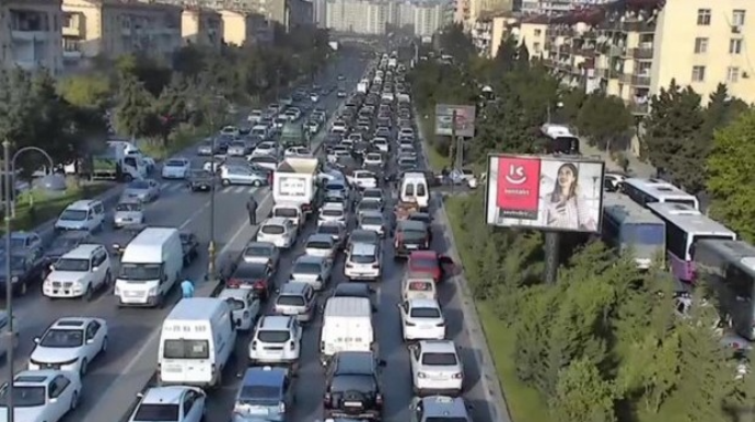 "İctimai nəqliyyatın qeyri-effektivliyi tıxac yaradır" - Deputat 