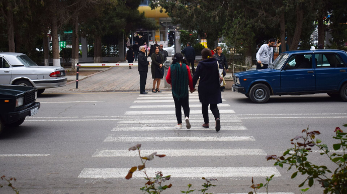 DYP piyadalara xəbərdarlıq etdi - "Yolu qaçaraq KEÇMƏYİN!" 