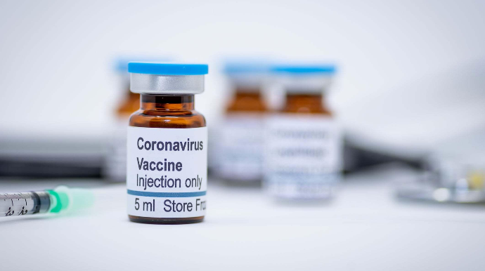 Богатейшие страны массово скупают вакцину от COVID-19