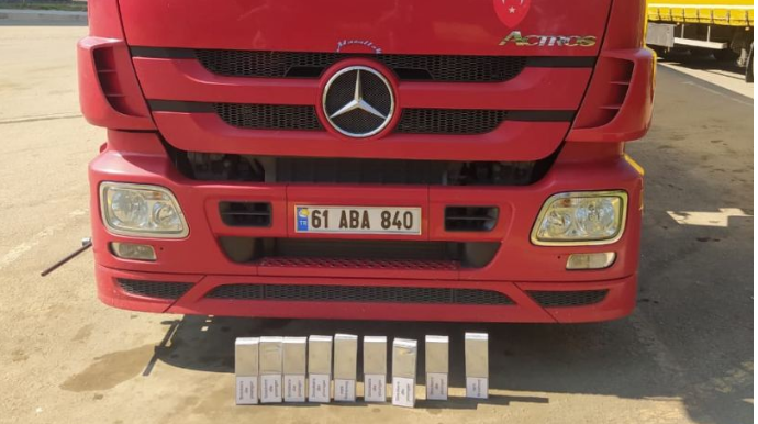 Yük avtomobillərindən külli miqdarda qanunsuz siqaret aşkarlanıb - FOTO