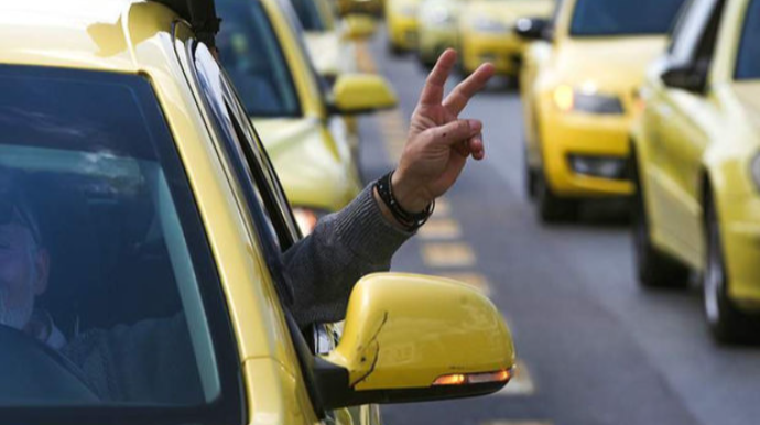 Afinada sürücülər tətil elan edib