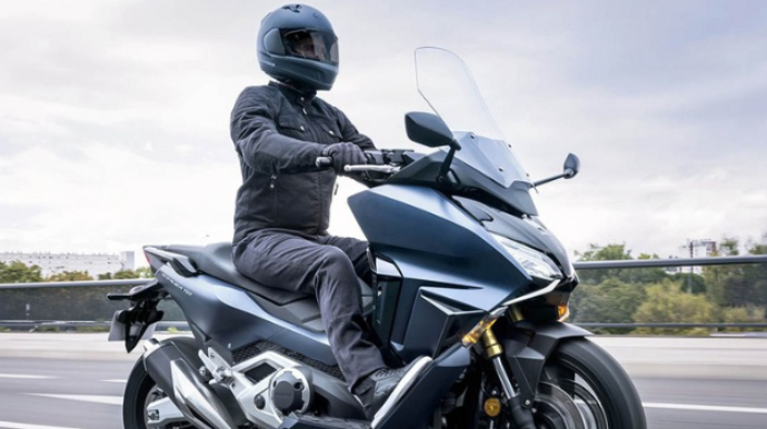 Moped və motosiklet idarə edən azyaşlılar - Qəza zamanı cavabdeh kimdir? 