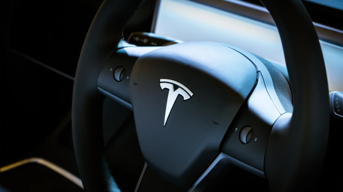 "Tesla"da yenidən məyusluq: Rekord satışlara baxmayaraq gəlirlərdə azalma 