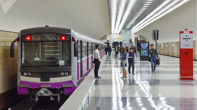 В бакинском метро произошло задымление в вагоне