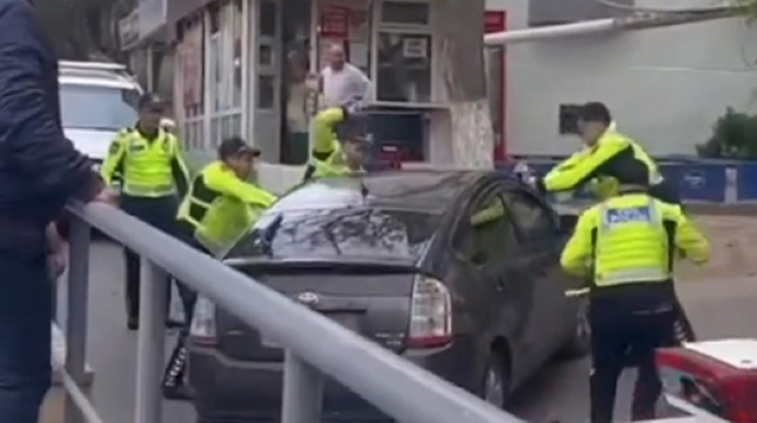 Bakıda polisin üzərinə avtomobil sürən şəxs həbs olunub - VİDEO