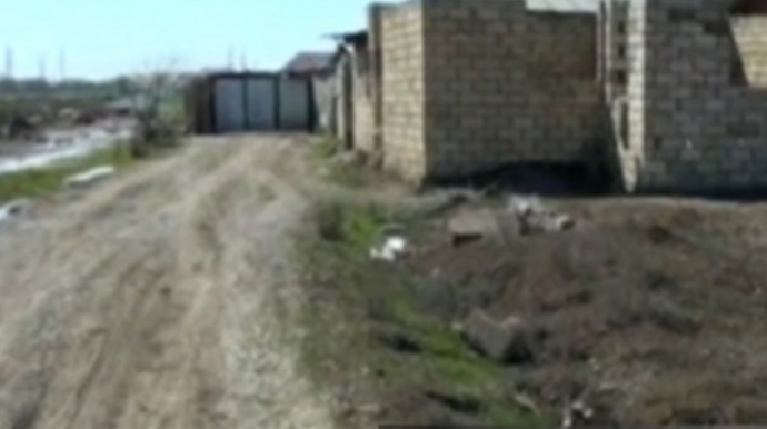 Biləsuvarın Zəhmətabad kəndinin yolları yararsız hala düşüb  - FOTO