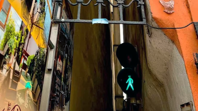 Əlli santimetrlik küçədə svetofor var - FOTO 