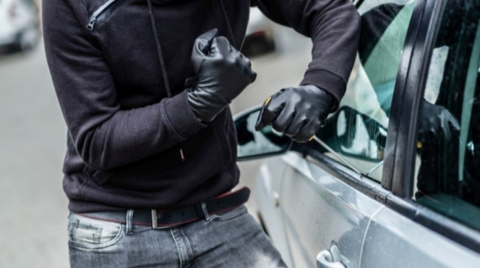 Bakıda maşından oğurluq edilib 