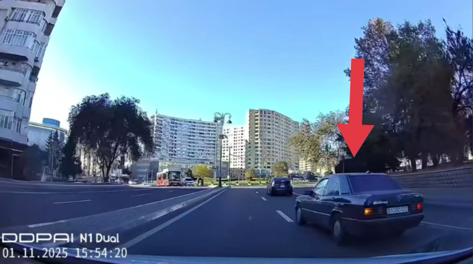 В Баку водитель нарушил правила и создал аварийную ситуацию - ВИДЕО 