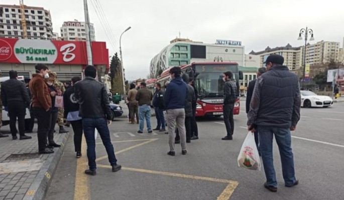 Dayanacaqlarda yaranan sərnişin sıxlığının səbəbi nədir?