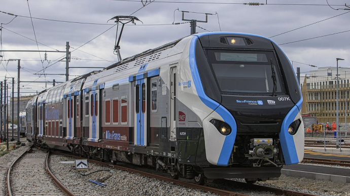 Parisdə naməlum şəxs qatarda sərnişinlərinə bıçaqla hücum etdi 