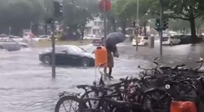 Anomal leysan yağışları paytaxtı iflic etdi - VİDEO