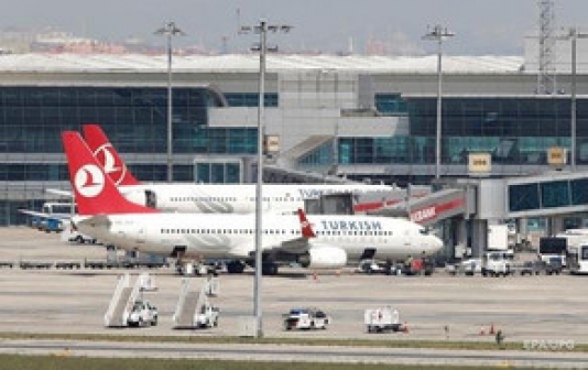 Təyyarəyə gecikən turist aeroportda özünü asdı