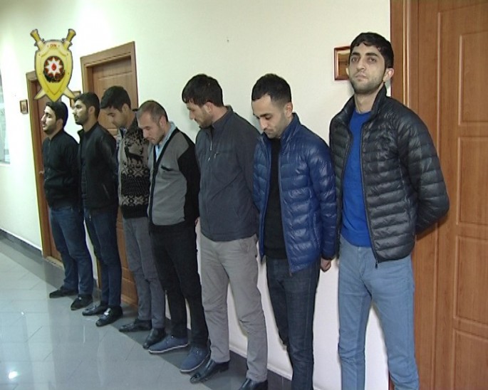 Narkotik maddələrin onlayn satışı ilə məşğul olan dəstə üzvləri məhkəmədə dindirilib