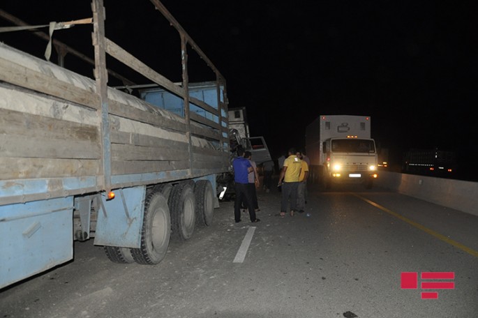 Hacıqabulda ağır yol qəzasında sürüclərdən biri ölüb - FOTO